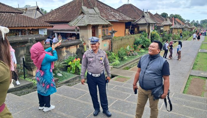 Pastikan Keamanan Terhadap Pengunjung, Pawas Bersama Anggota Sambangi Obyek Wisata Penglipuran