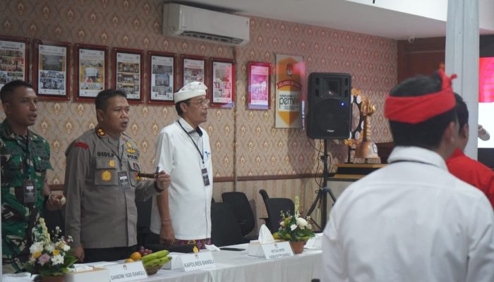 Kapolres Bangli Hadiri Pembukaan Rapat Pleno Pilkada 2024 di KPU Bangli.