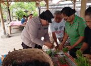 Dukung Ketahanan Pangan, Polsek Dentim Tanam Sayuran Hidroponik Bersama Warga 4 Dukung Ketahanan Pangan, Polsek Dentim Tanam Sayuran Hidroponik Bersama Warga