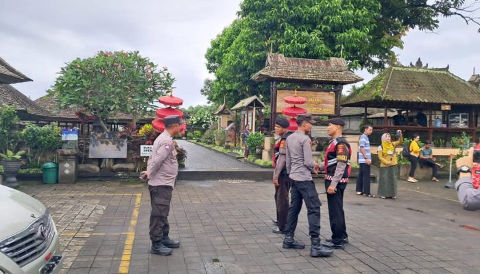 Beri Rasa Aman Kepada Pengunjung, Pawas Bersama Anggota Sambangi Obyek Wisata Penglipuran