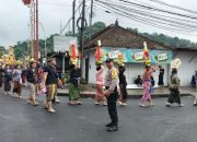 Bhabinkamtibmas Berkalaborasi Dengan Pecalang Laksanakan Pengamanan Upacara Ngaben Warga Banjar Adat Gunaksa