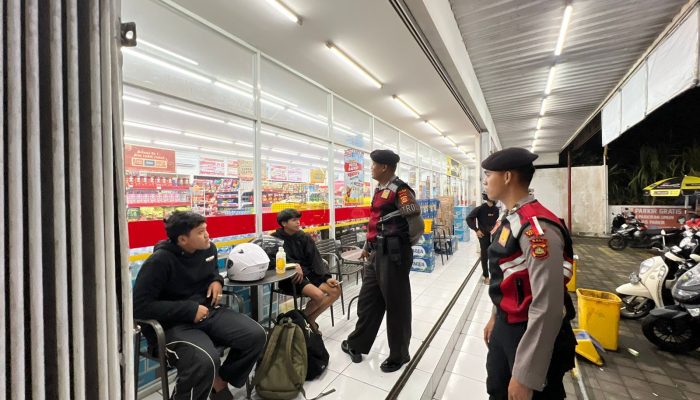 Jaga Situasi Tetap Kondusif Pasca Sidang Pleno Pemilukada 2024 Di Kantor KPUD Bangli Personil Sat Samapta Polres Bangli Tingkatkan penggelaran Blue Light dI malam hari