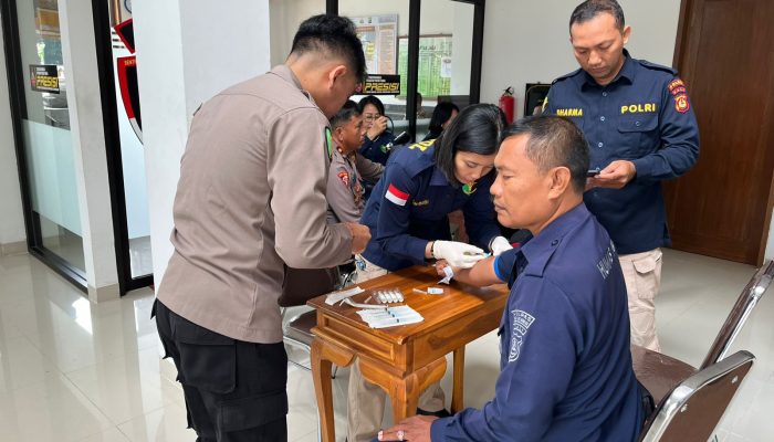 Bid Dokkes Polda Bali Cek Kesehatan Personil Polres Bandara Ngurah Rai