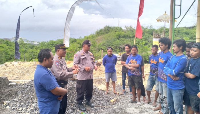 Polsek Kuta Selatan Gelar Cooling System Jalin Kemitraan dengan Buruh Proyek, Antisipasi Gangguan Kamtibmas Jelang Nataru