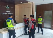 Sambangi Kantor DPRD, Kantor KPUD, Kantor Bawaslu, dan Gudang Logistik KPU Kab. Bangli personil sat samapta polres Bangli Berikan Himbauan Kamtibmas