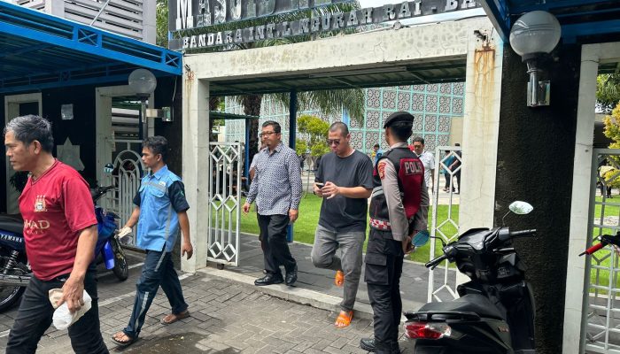 Giat Sholat Jumat, Polres Bandara Ngurah Rai Lakukan Pengamanan
