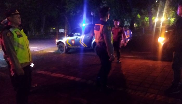Hadir di Tengah Masyarakat dan Pastikan Keamanan, Polsek Dentim Gelar Patroli Malam Minggu