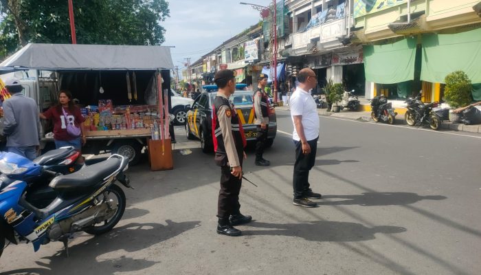 Tingkatkan KRYD Melalui Patroli Dialogis, Pawas Bersama Anggota Sambangi Pasar Kidul Bangli