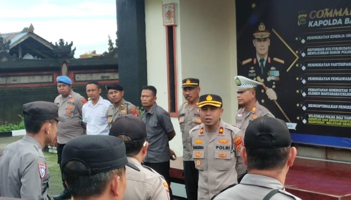Kapolsek Kintamani Memimpin Apel Pagi Dan Memberikan Arahan Kepada Bhabinkamtibmas Untuk Cegah Korban Bunuh Diri Dengan Memberikan Konsling Kepada Warga Binaannya