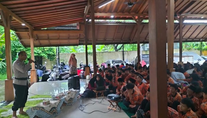 Ceramah Kamtibmas Polsek Denpasar Barat Sosialisasikan Pencegahan Kenakalan Remaja Di Sekolah
