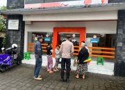 Pawas Bersama Anggota Laksanakan Pengamanan Kegiatan Penyaluran Bansos Di Kantor Pos Bangli