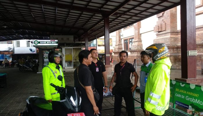 Sinergitas Bhabinkamtibmas, Babinsa Lakukan Patroli Sambang Atensi Bencana Banjir dan Pohon Tumbang