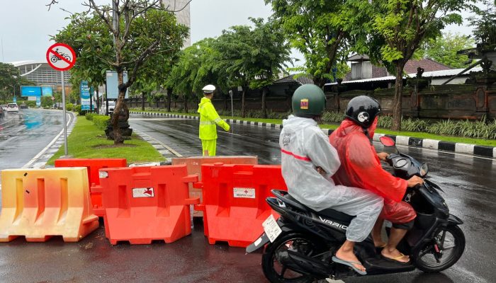 Sat Lantas Polres Bandara Laksanakan Pengaturan Antisipasi Kemacetan Menjelang Natal 2024 dan Tahun Baru 2025