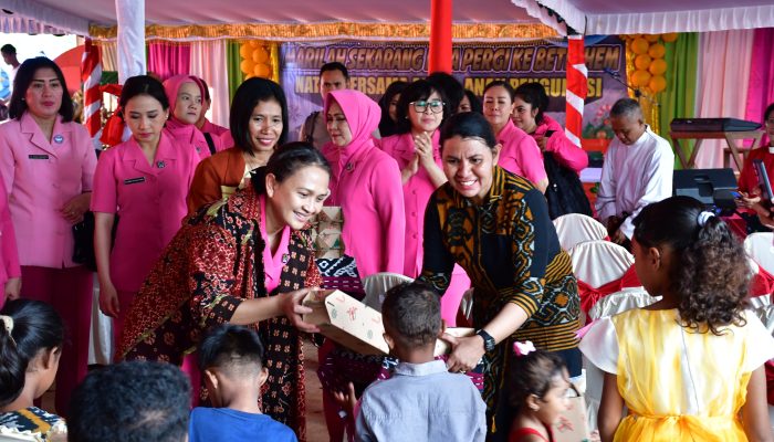 Ketua Umum Bhayangkari Rayakan Natal Bersama Korban Erupsi Gunung Lewotobi