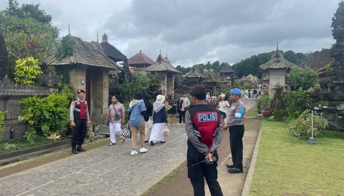 Pastikan Keamanan Terhadap Pengunjung, Pawas Bersama Anggota Sambangi Obyek Wisata Penglipuran