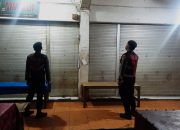 Antisipasi Gangguan Kamtibmas Pada Malam Hari, Personil Samapta Polres Bangli Lakukan Patroli Malam di Areal Pertokoan Pasar Kidul Bangli.