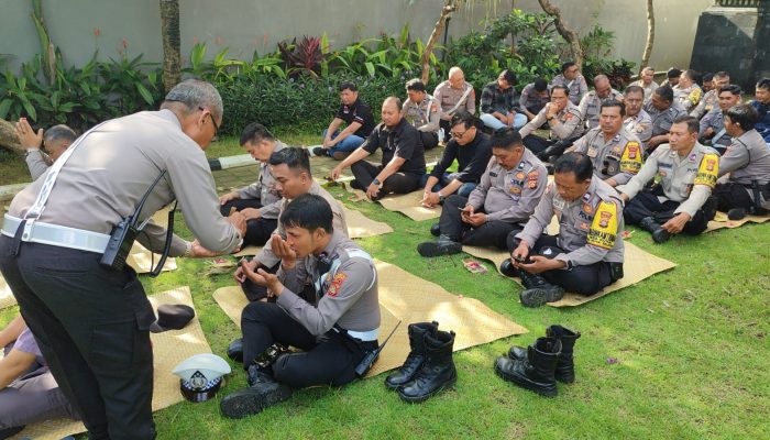 Polsek Kuta Selatan Gelar Apel Pimpinan dan Persembahyangan Bersama di Hari Purnama