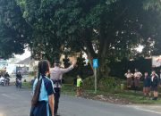 Beri Pelayanan Kepada Masyarakat di Pagi Hari, Personil Polsek Bangli Laksanakan Pengaturan 12 Beri Pelayanan Kepada Masyarakat di Pagi Hari, Personil Polsek Bangli Laksanakan Pengaturan