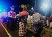 Sat Samapta Melaksanakan Patroli Dialogis Memberikan Himbauan Kamtibmas Kepada Krama Pekemitan Di Pura Dalem Penunggekan, Bangli.