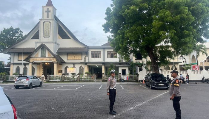 Polres Bandara Lakukan Pengamanan Giat Ibadah Minggu di Gereja Ekklesia, Tuban