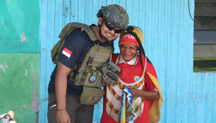 Memahami Pentingnya Peran Ibu Sebagai Pendidik Anak-Anak dalam Keluarga, Personel Ops Damai Cartenz Melaksanakan Pendekatan Dengan Mama-mama Papua