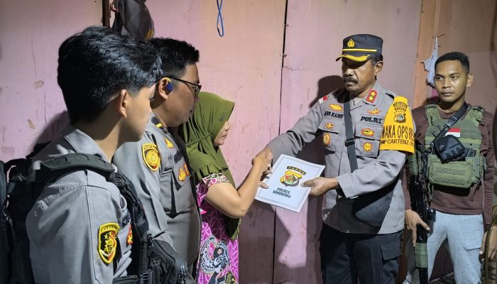 Polres Yahukimo Gelar Kunjungan Kasih ke Keluarga Korban Penganiayaan oleh Terduga KKB