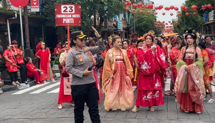 Jamin Kelancaran Polsek Denbar Bersama Inkait Amankan Parade Nusantara Festival Imlek 2025