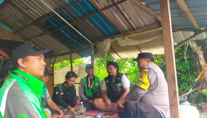 Bhabinkamtibmas Kelurahan Benoa Berikan Himbauan Kamtibmas kepada Komunitas Ojek Online