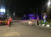 Sat Samapta Laksanakan Gatur dan Pergelaran Blue Light Randis R4 di Pusat Keramaian Malam Di Kota Bangli Demi Kenyamanan Dan Kelancaran Arus Lalu lintas Pada Malam