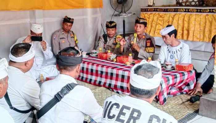 Perkuat Sinergi Polsek Denpasar Barat Sambang Kamtibmas Kunjungi Pengempon Pura Tegeh Pancer Gumi