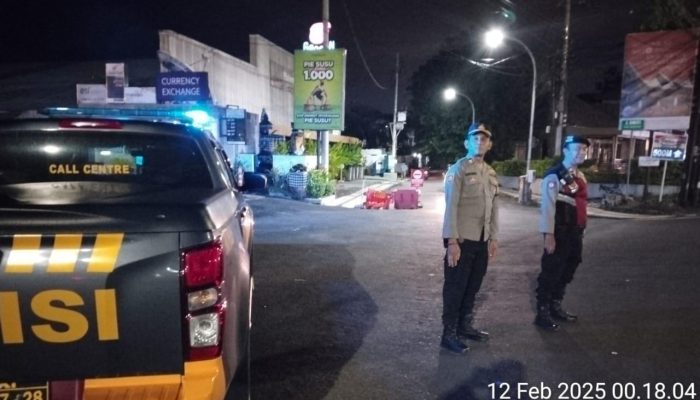 Polsek Kuta Patroli Subuh Antisipasi Gangguan Kamtibmas, Cegah Kejahatan Jalanan dan Trek-Trekan Serta Pohon Tumbang Akibat Cuaca Ekstrem