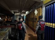 Antisipasi Gangguan Kamtibmas Pada Malam Hari, Personil Samapta Polres Bangli Lakukan Patroli Malam di Areal Pertokoan Pasar Kidul Bangli 12 Antisipasi Gangguan Kamtibmas Pada Malam Hari, Personil Samapta Polres Bangli Lakukan Patroli Malam di Areal Pertokoan Pasar Kidul Bangli