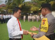 Kapolres Bangli Berikan Reward Personil Berprestasi. 3 Kapolres Bangli Berikan Reward Personil Berprestasi.