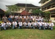 Pimpin Upacara Bendera di SMAN 3 Denpasar, Kapolsek Dentim Ingatkan Bahaya Kenakalan Remaja 2 Pimpin Upacara Bendera di SMAN 3 Denpasar, Kapolsek Dentim Ingatkan Bahaya Kenakalan Remaja