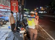 Polsek Kuta Selatan Gelar Blue Light Patrol, bantu penanganan awal laka lantas di median mumbu 8 Polsek Kuta Selatan Gelar Blue Light Patrol, bantu penanganan awal laka lantas di median mumbu