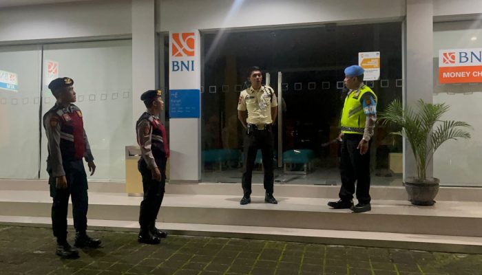 Antisipasi kegiatan Masyarakat di Malam Hari, Polsek Bangli Intensifkan Kegiatan Blue Light Patrol Seputaran Kota