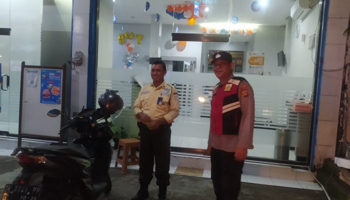 PATROLI BLUE LIGHT Anggota Polsek Susut Melaksanakan Patroli Blue Light antisipasi Kamtibmas Di malam hari Agar situasi Diwilkum Polsek susut tetap Kondusif