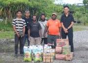 Bentuk Kepedulian, Personel Operasi Damai Cartenz 2025 Salurkan Bantuan Sembako di Yalimo
