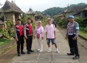 Pastikan Keamanan Terhadap Pengunjung, Pawas Bersama Anggota Sambangi Obyek Wisata Penglipuran 12 Pastikan Keamanan Terhadap Pengunjung, Pawas Bersama Anggota Sambangi Obyek Wisata Penglipuran