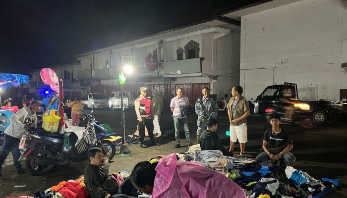 PATROLI BLUE LIGHT Anggota Polsek Susut Melaksanakan Patroli Blue Light antisipasi Kamtibmas Di malam hari Agar situasi Diwilkum Polsek susut tetap Kondusif