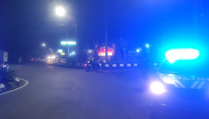 Sat Samapta Laksanakan Gatur dan Pergelaran Blue Light Randis R4 di Pusat Keramaian Malam Di Kota Bangli Demi Kenyamanan Dan Kelancaran Arus Lalu lintas Pada Malam.