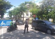 Personil Polres Bandara Ngurah Rai Sisir Tempat Parkir, Antisipasi Curanmor 2 Personil Polres Bandara Ngurah Rai Sisir Tempat Parkir, Antisipasi Curanmor