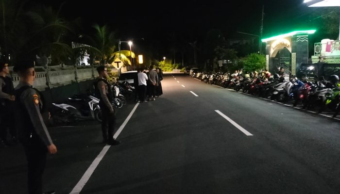 Piket Fungsi Polres Bangli, Pengamanan Sholat Teraweh di Mesjid Agung Bangli.