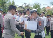 Kapolres Bangli serahkan Bingkisan dari Kapolda Bali dalam rangka Hari Raya Nyepi Caka 1947 secara simbolis. 13 Kapolres Bangli serahkan Bingkisan dari Kapolda Bali dalam rangka Hari Raya Nyepi Caka 1947 secara simbolis.