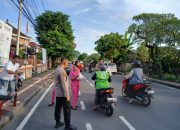 Berbagi Berkah Ramadan, Polsek Denpasar Utara Bagikan Takjil ke Pengendara 9 Berbagi Berkah Ramadan, Polsek Denpasar Utara Bagikan Takjil ke Pengendara