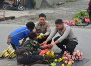 Personel Satgas Humas Damai Cartenz 2025 Dukung Pedagang Lokal di Timika Melalui Pendekatan Humanis 10 Personel Satgas Humas Damai Cartenz 2025 Dukung Pedagang Lokal di Timika Melalui Pendekatan Humanis