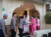 Polres Bangli Bagikan Takjil dibulan Suci Ramadhan 1446 H Tahun 2025 di Mesjid Agung Bangli. 11 Polres Bangli Bagikan Takjil dibulan Suci Ramadhan 1446 H Tahun 2025 di Mesjid Agung Bangli.