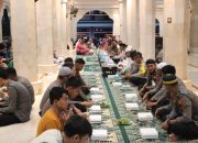 Polres Bangli Bagi Takjil dan Buka Puasa bersama beserta Bhayangkari Cabang Bangli dengan Takmir dan jemaah Masjid Agung Bangli 14 Polres Bangli Bagi Takjil dan Buka Puasa bersama beserta Bhayangkari Cabang Bangli dengan Takmir dan jemaah Masjid Agung Bangli