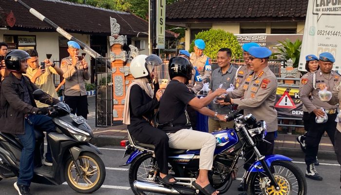 Ratusan Takjil Dibagikan, Merasakan Kidmatnya Berbuka Puasa