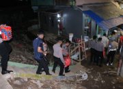 Korps Sabhara Polri Terjunkan Watergen dan Dapur Lapangan untuk Bantu Warga Terdampak Banjir di Rawajati 7 Korps Sabhara Polri Terjunkan Watergen dan Dapur Lapangan untuk Bantu Warga Terdampak Banjir di Rawajati